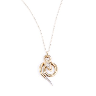Lot 730 - A 9 CARAT GOLD SNAKE PENDANT ON CHAIN