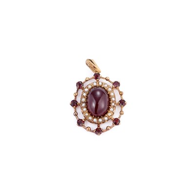 Lot 675 - AN ANTIQUE STYLE GARNET AND SEED PEARL PENDANT