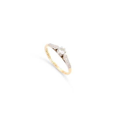 Lot 787 - A SOLITAIRE DIAMOND RING