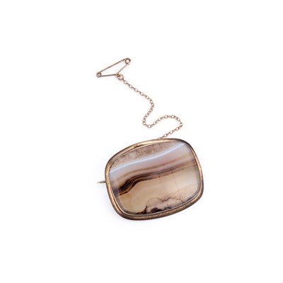 Lot 764 - A VICTORIAN AGATE BROOCH