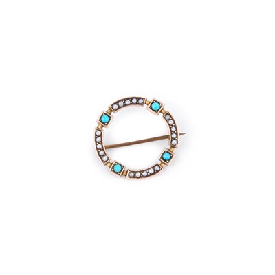 Lot 777 - AN EDWARDIAN TURQUOISE AND SEED PEARL HOOP BROOCH