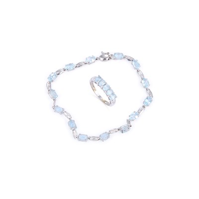 Lot 661 - A 9 CARAT WHITE GOLD BLUE TOPAZ RING AND A BRACELET