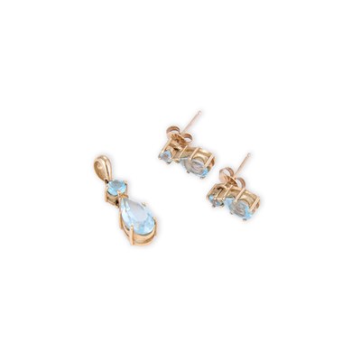 Lot 724 - A 9 CARAT GOLD BLUE TOPAZ PENDANT AND EARRING SET