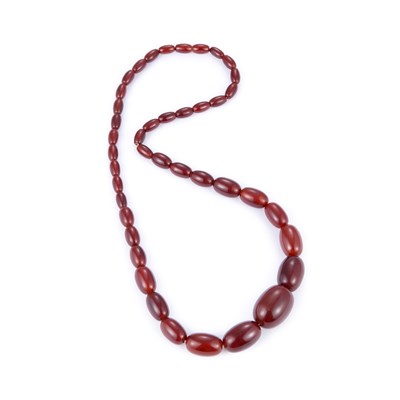 Lot 784 - A CHERRY AMBER BAKELITE BEAD NECKLACE