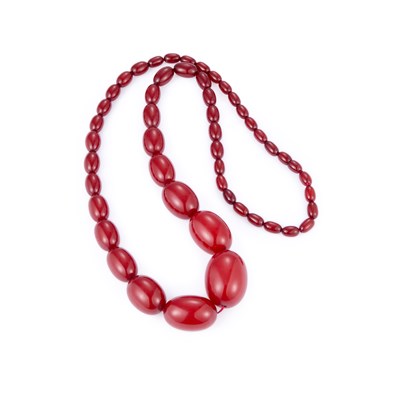 Lot 791 - A CHERRY AMBER BAKELITE BEAD NECKLACE