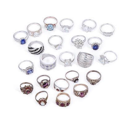 Lot 658 - A GROUP OF GEM-SET SILVER RINGS
