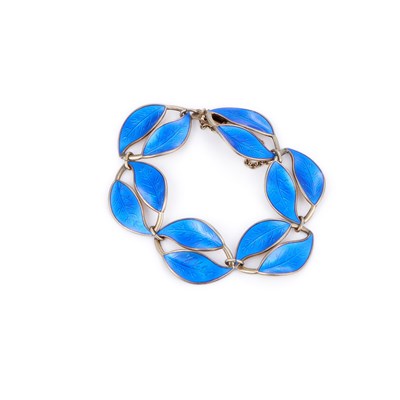 Lot 634 - DAVID ANDERSEN A NORWEGIAN SILVER-GILT AND BLUE ENAMEL BRACELET
