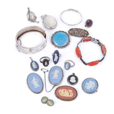 Lot 761 - A COLLECTION OF VICTORIAN AND LATER JEWELLERY