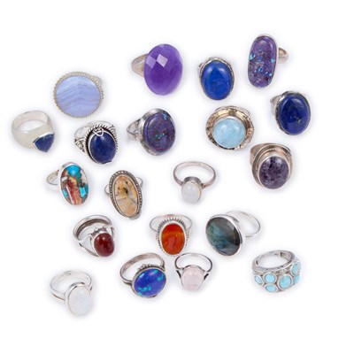 Lot 708 - A GROUP OF GEM-SET SILVER RINGS