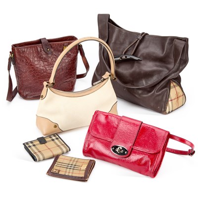 Lot 69 - A GROUP OF DESIGNER BAGS AND ACCESSORIES