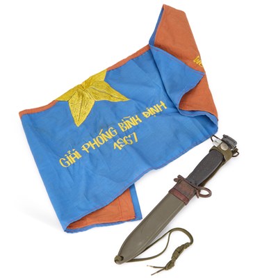 Lot 29 - AN AMERICAN U.S. M7 KNIFE BAYONET FOR THE M16 ASSAULT RIFLE