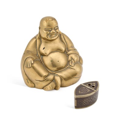 Lot 519 - A CHINESE BRONZE BUDDHA AND AN INKWELL
