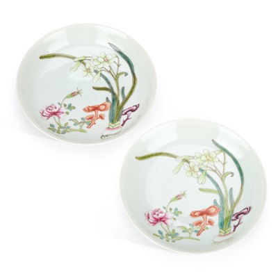 Lot 504 - A PAIR OF CHINESE PORCELAIN DISHES