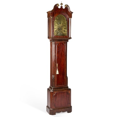 Lot 962 - A GEORGE III MAHOGANY THIRTY-HOUR LONGCASE CLOCK