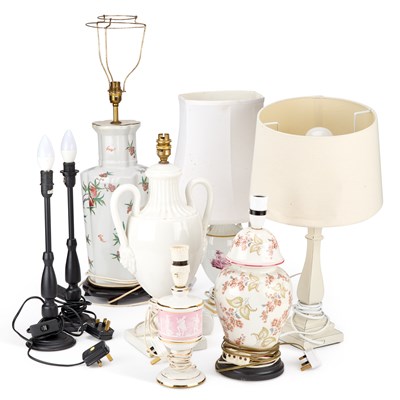 Lot 946 - A GROUP OF TABLE LAMPS