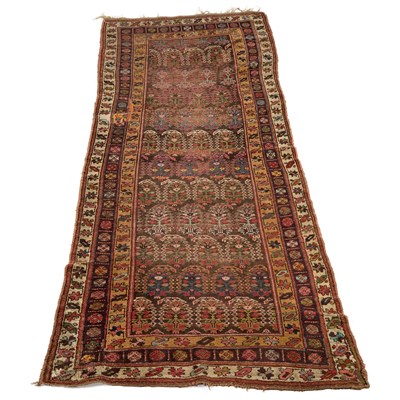 Lot 952 - A PERSIAN RUG