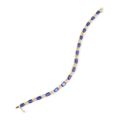 Lot 645 - AN 18 CARAT GOLD SAPPHIRE AND DIAMOND BRACELET