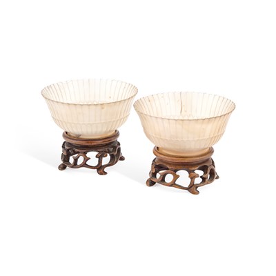 Lot 522 - A PAIR OF CHINESE MUGHAL STYLE AGATE BOWLS