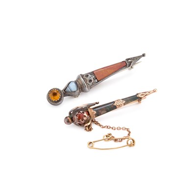 Lot 758 - TWO VICTORIAN SCOTTISH HARDSTONE DIRK BROOCHES
