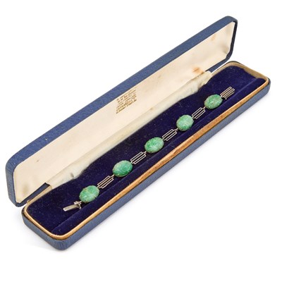 Lot 783 - AN ART DECO JADE BRACELET