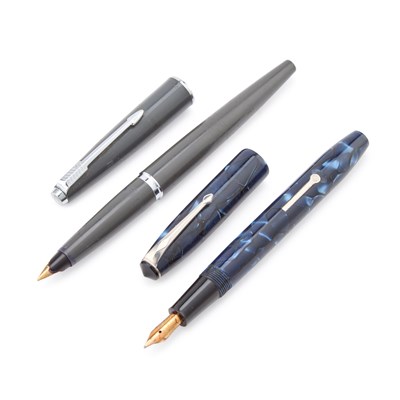 Lot 825 - A CONWAY STEWART 15 FOUNTAIN PEN