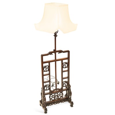 Lot 1074 - A CHINESE HARDWOOD STANDARD LAMP SCREEN