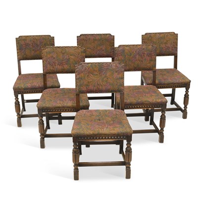 Lot 1099 - A 1930S OAK DINING SUITE