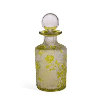 Lot 35 - A FRENCH GLASS SCENT BOTTLE AND STOPPER
