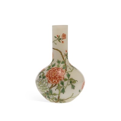 Lot 460 - A CHINESE PEKING GLASS BOTTLE