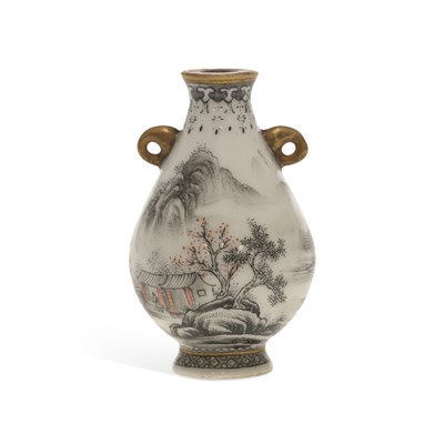Lot 463 - A CHINESE PORCELAIN SNUFF BOTTLE