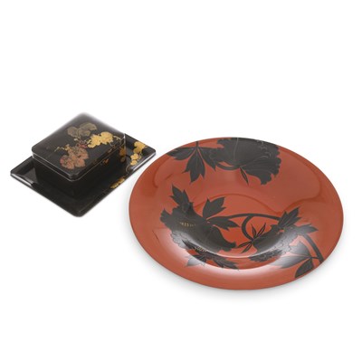Lot 548 - A JAPANESE LACQUERED BOX AND STAND