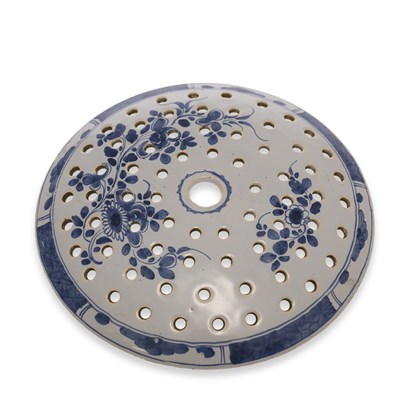 Lot 123 - A LONDON DELFT DRAINER