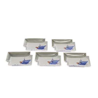Lot 469 - A SET OF FIVE JAPANESE FUKAGAWA PORCELAIN DISHES