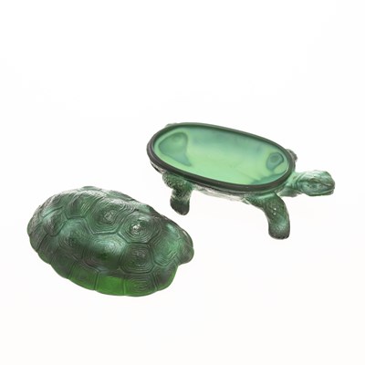Lot 39 - A CZECH GLASS TORTOISE BOX