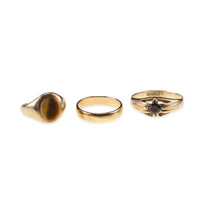 Lot 689 - THREE 9 CARAT GOLD RINGS