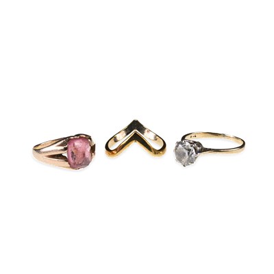 Lot 723 - A GROUP OF RINGS