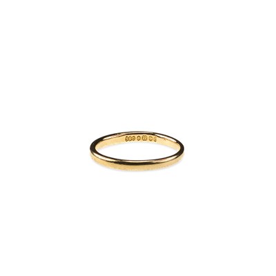 Lot 779 - A 22 CARAT GOLD BAND RING