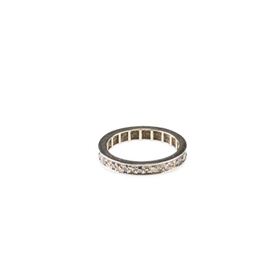 Lot 756 - A DIAMOND ETERNITY RING