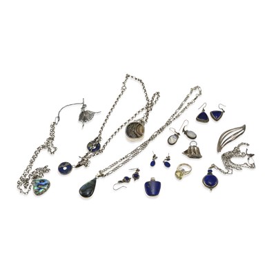 Lot 688 - A GROUP OF SILVER JEWELLERY