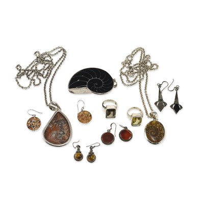 Lot 634 - A GROUP OF GEM-SET JEWELLERY