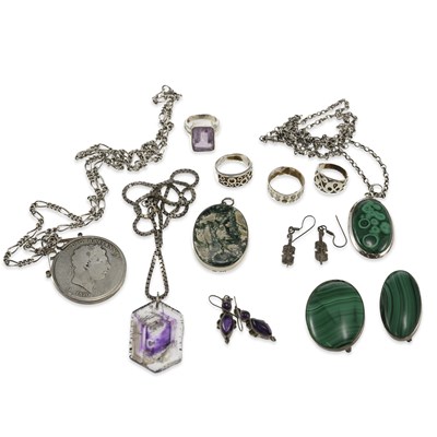 Lot 726 - A GROUP OF SILVER JEWELLERY
