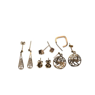 Lot 703 - A GROUP OF GOLD EARRINGS