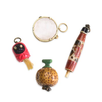 Lot 762 - A GROUP OF EARLY 20TH CENTURY NOVELTY CHARMS