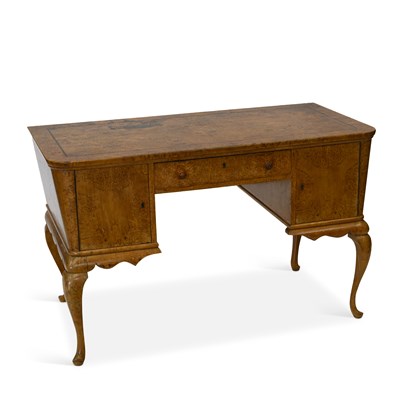 Lot 1081 - AN EARLY 20TH CENTURY CONTINENTAL BURR ELM DESK