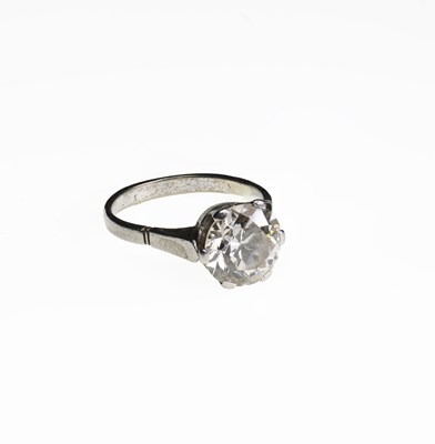 Lot 771 - A SOLITAIRE DIAMOND RING