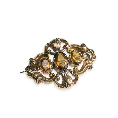 Lot 738 - A VICTORIAN CITRINE BROOCH