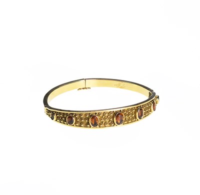 Lot 751 - A VICTORIAN ETRUSCAN REVIVAL CITRINE HINGE OPENING BANGLE