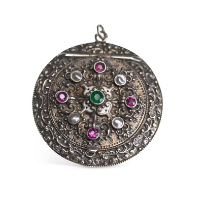 Lot 823 - AN AUSTRO HUNGARIAN SILVER GEM-SET COMPACT