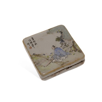 Lot 498 - A CHINESE PORCELAIN SEAL BOX