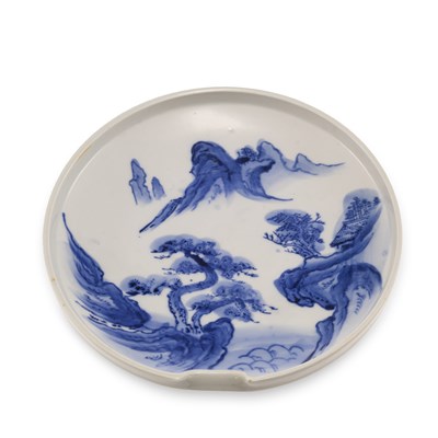 Lot 500 - A JAPANESE PORCELAIN DISH